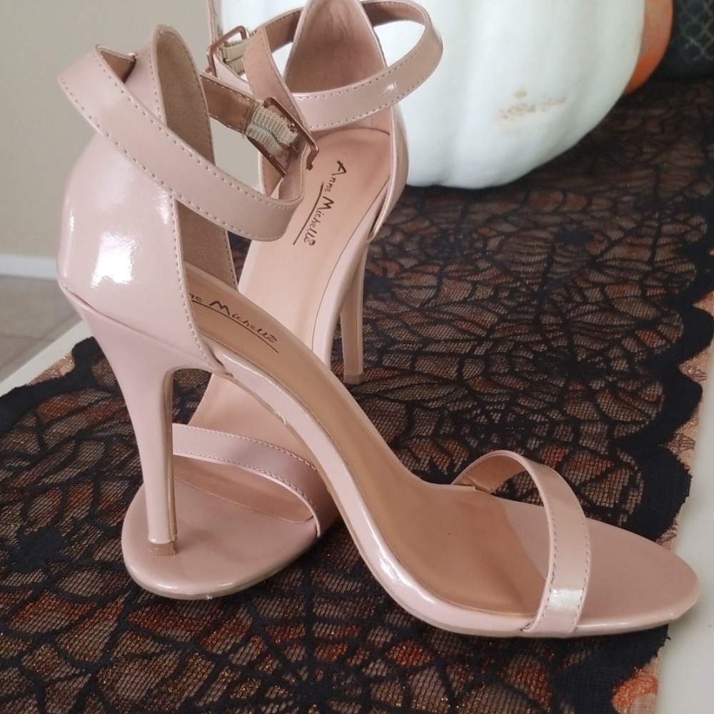 High heels - Picture 2 of 5